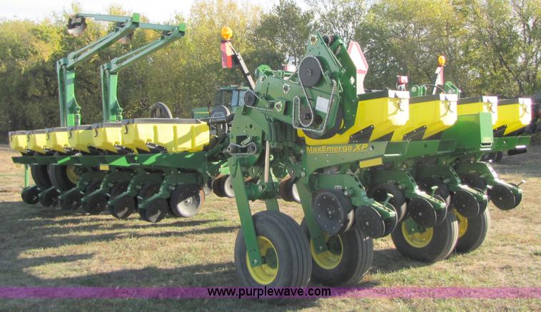 image for item A4619 2007 John Deere 1770NT 16 row planter