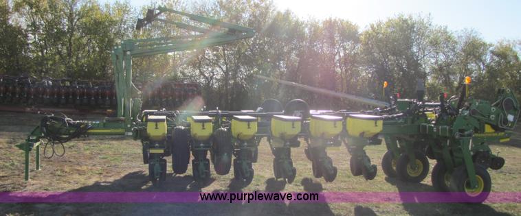 image for item A4619 2007 John Deere 1770NT 16 row planter