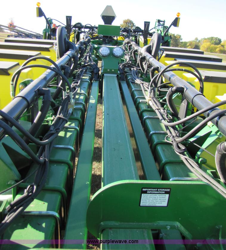 image for item A4619 2007 John Deere 1770NT 16 row planter