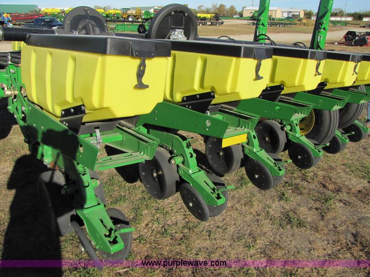image for item A4619 2007 John Deere 1770NT 16 row planter