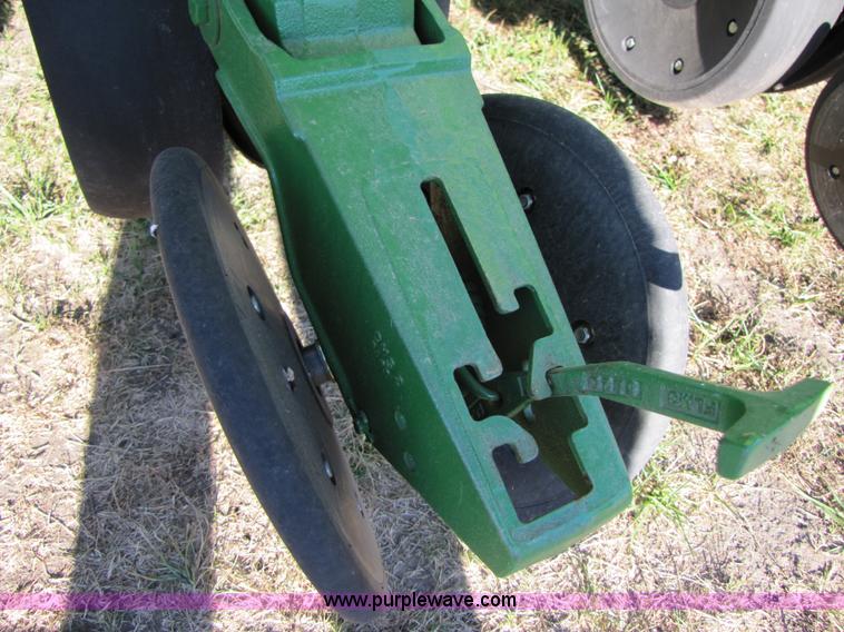 image for item A4619 2007 John Deere 1770NT 16 row planter