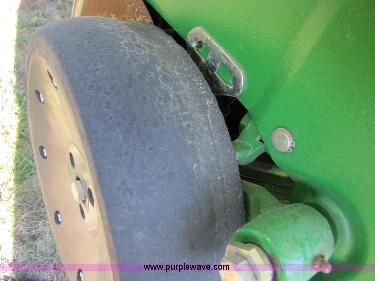 image for item A4619 2007 John Deere 1770NT 16 row planter
