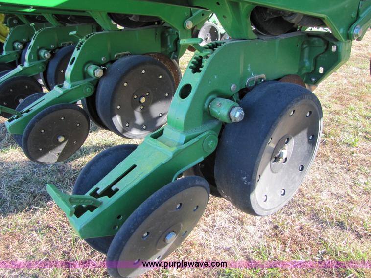 image for item A4619 2007 John Deere 1770NT 16 row planter