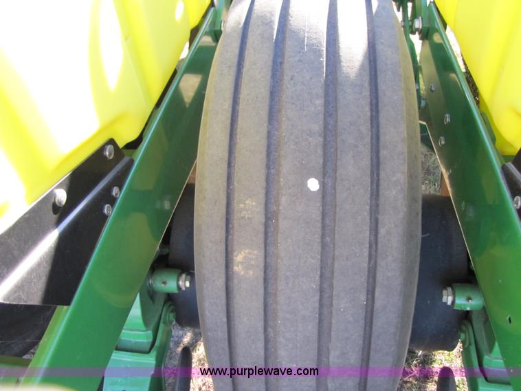image for item A4619 2007 John Deere 1770NT 16 row planter