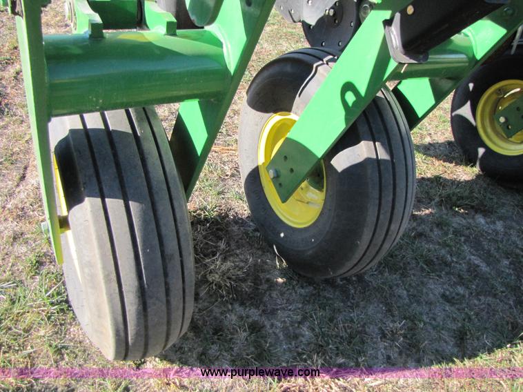 image for item A4619 2007 John Deere 1770NT 16 row planter