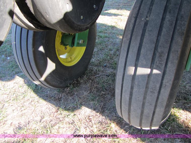image for item A4619 2007 John Deere 1770NT 16 row planter