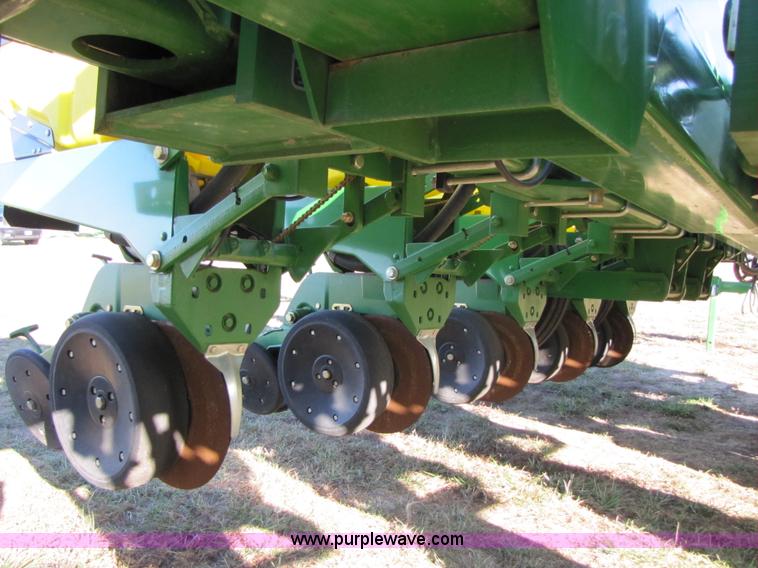image for item A4619 2007 John Deere 1770NT 16 row planter