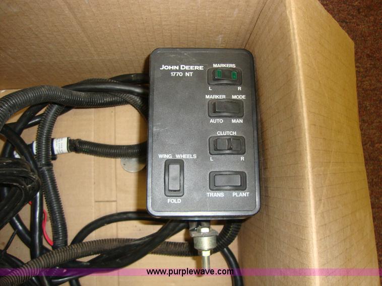 image for item A4619 2007 John Deere 1770NT 16 row planter