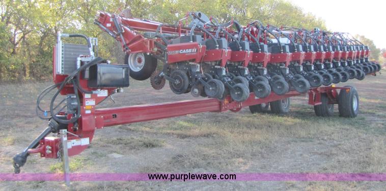 image for item A4620 2009 Case IH 1240 16/31 split row planter