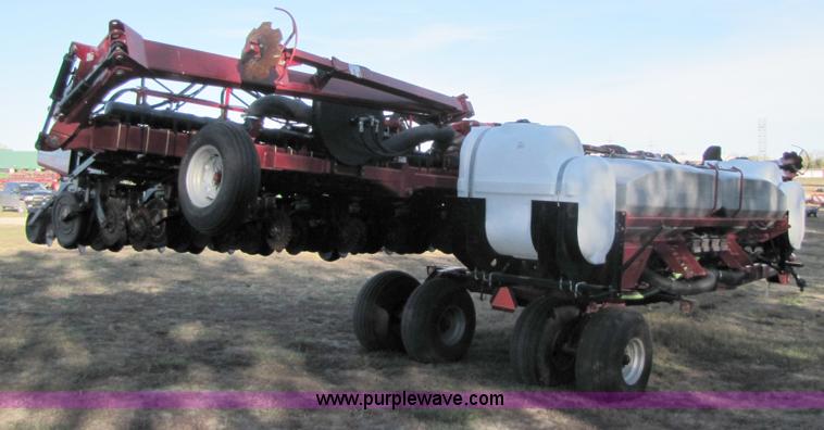 image for item A4620 2009 Case IH 1240 16/31 split row planter