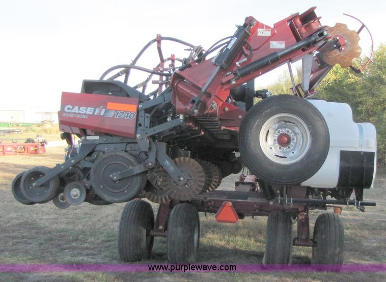 image for item A4620 2009 Case IH 1240 16/31 split row planter