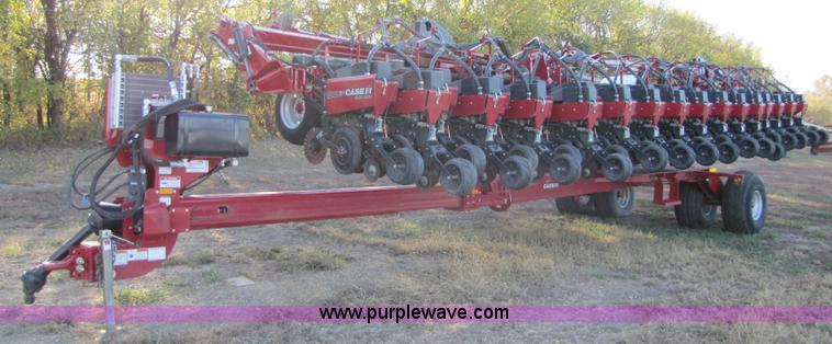 image for item A4620 2009 Case IH 1240 16/31 split row planter