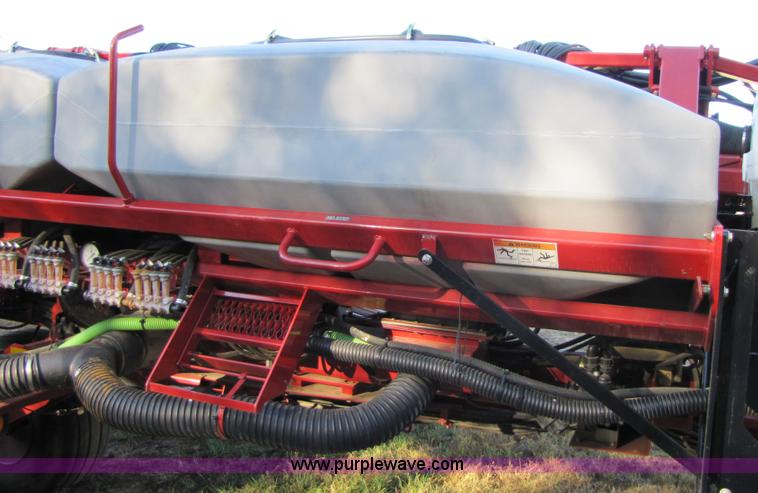 image for item A4620 2009 Case IH 1240 16/31 split row planter