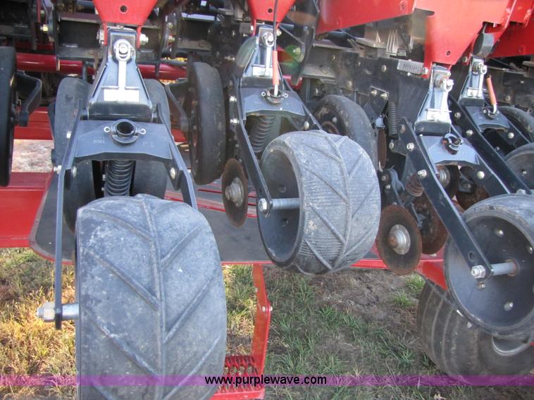 image for item A4620 2009 Case IH 1240 16/31 split row planter