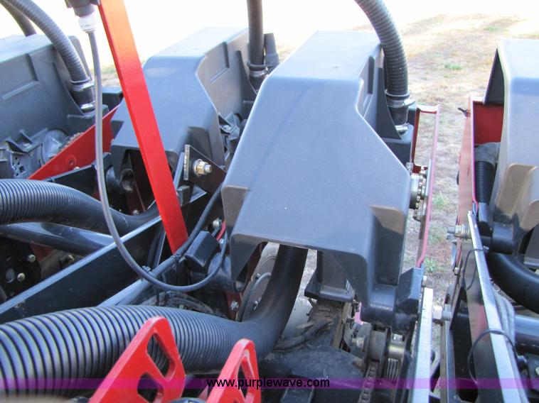 image for item A4620 2009 Case IH 1240 16/31 split row planter