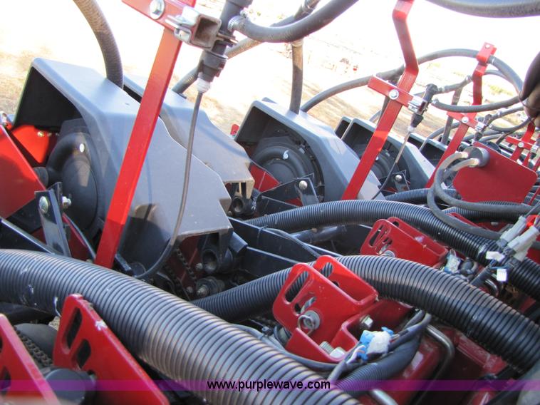 image for item A4620 2009 Case IH 1240 16/31 split row planter