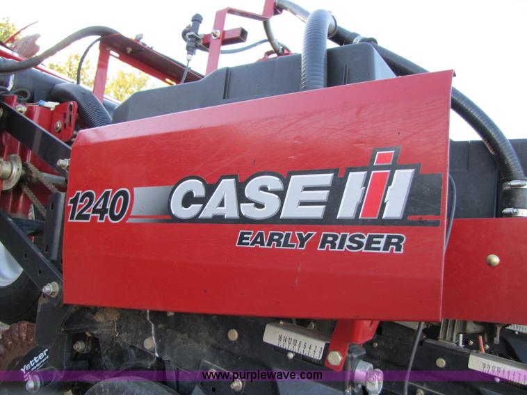 image for item A4620 2009 Case IH 1240 16/31 split row planter