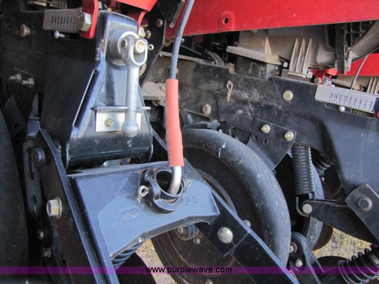 image for item A4620 2009 Case IH 1240 16/31 split row planter