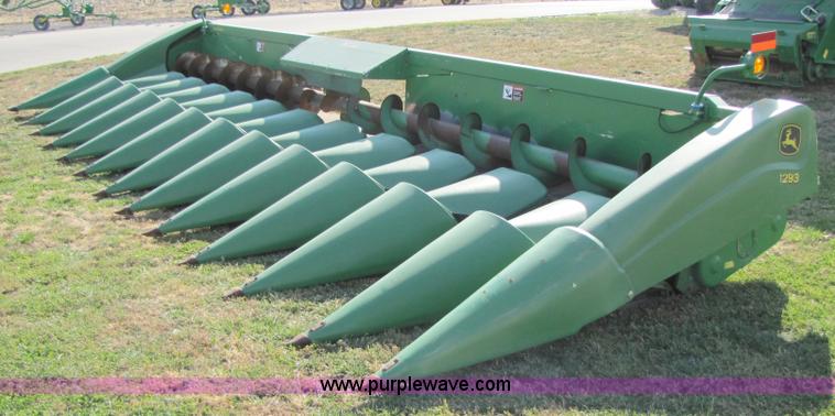 image for item A5167 2001 John Deere 1293 12 row corn head