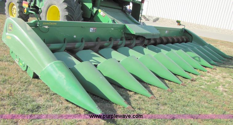 image for item A5167 2001 John Deere 1293 12 row corn head