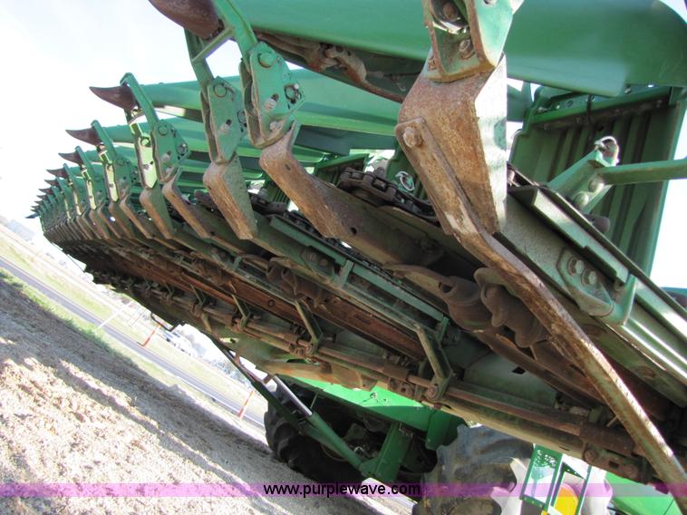 image for item A5167 2001 John Deere 1293 12 row corn head