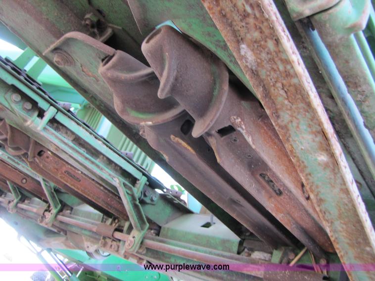 image for item A5167 2001 John Deere 1293 12 row corn head