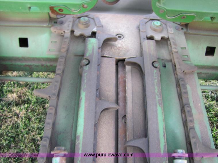 image for item A5167 2001 John Deere 1293 12 row corn head