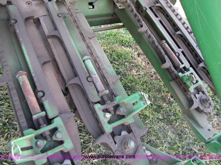 image for item A5167 2001 John Deere 1293 12 row corn head