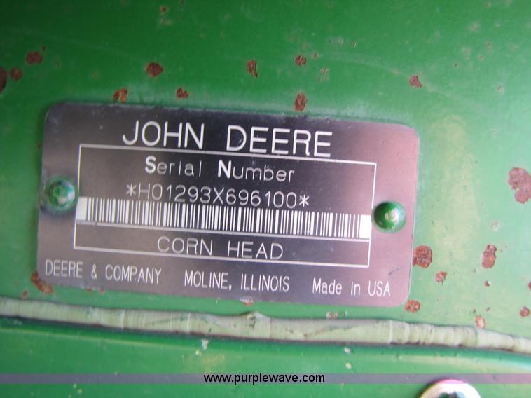 image for item A5167 2001 John Deere 1293 12 row corn head