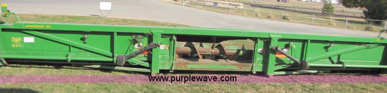 image for item A5167 2001 John Deere 1293 12 row corn head