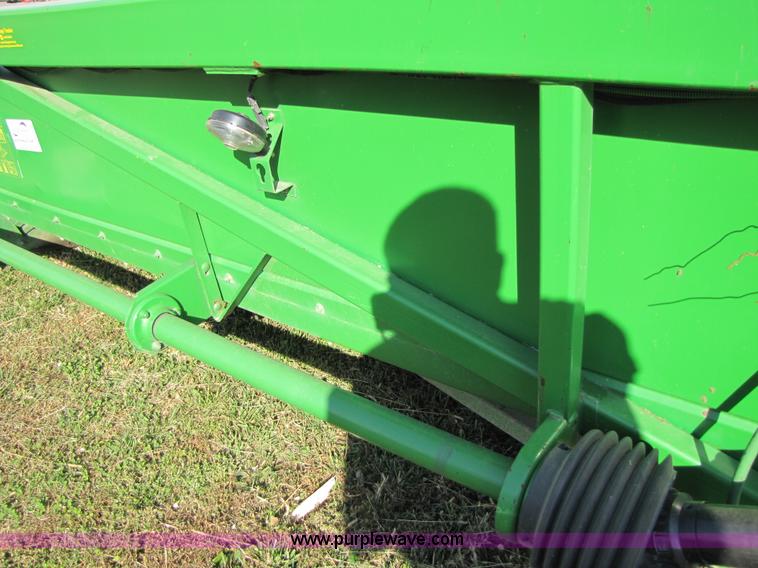 image for item A5167 2001 John Deere 1293 12 row corn head