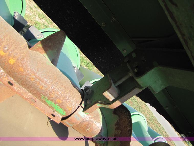 image for item A5167 2001 John Deere 1293 12 row corn head