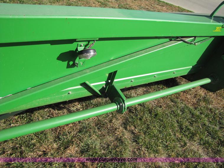 image for item A5167 2001 John Deere 1293 12 row corn head