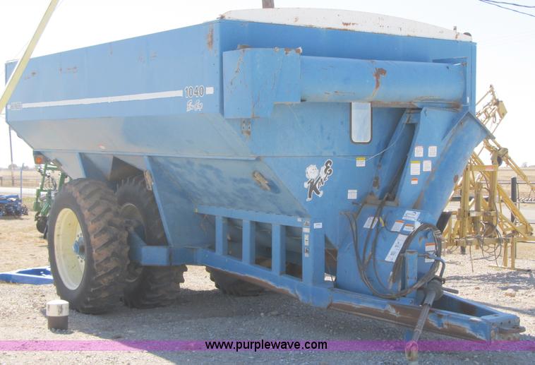 image for item A5222 1995 Kinze 1040 grain cart