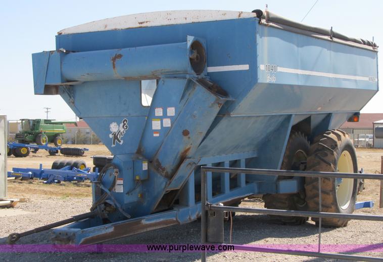 image for item A5222 1995 Kinze 1040 grain cart