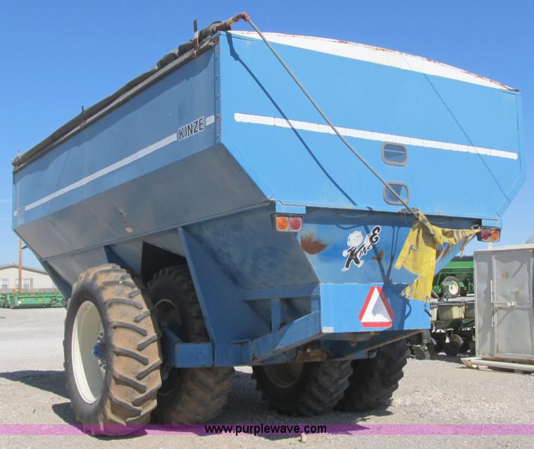image for item A5222 1995 Kinze 1040 grain cart