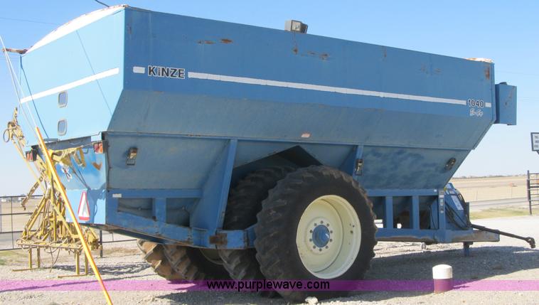 image for item A5222 1995 Kinze 1040 grain cart