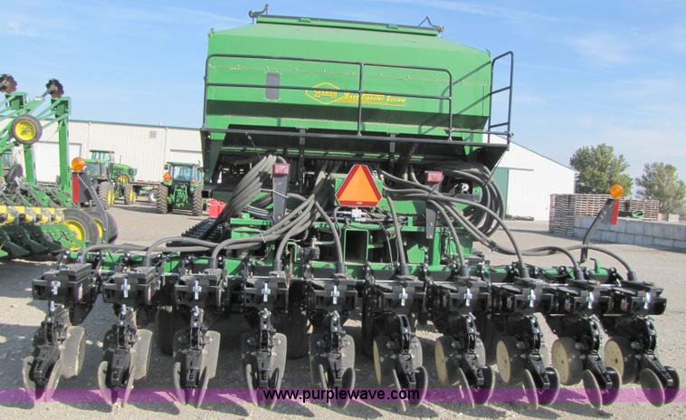 image for item B2000 2006 John Deere DB60 36 row planter