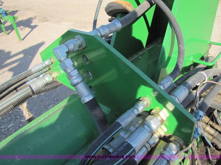 image for item B2000 2006 John Deere DB60 36 row planter