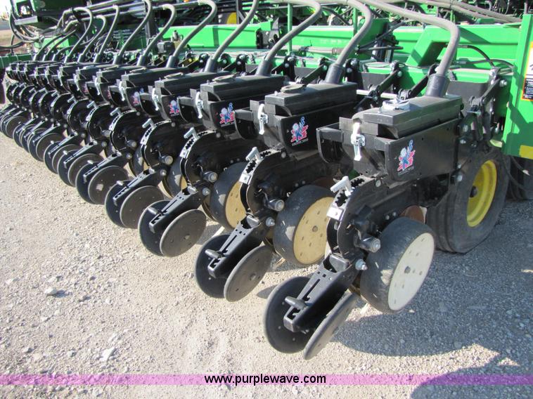 image for item B2000 2006 John Deere DB60 36 row planter