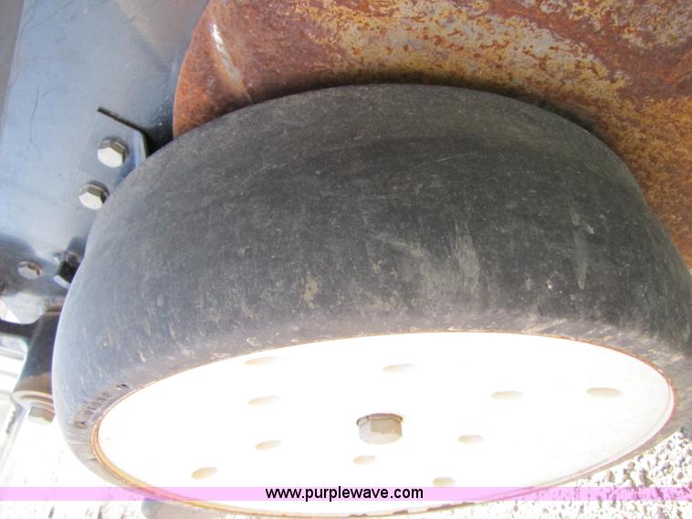 image for item B2000 2006 John Deere DB60 36 row planter