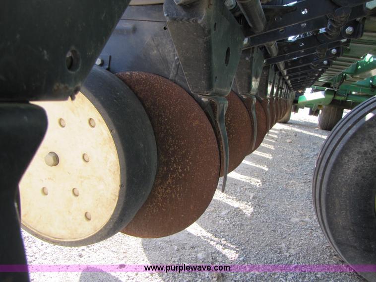 image for item B2000 2006 John Deere DB60 36 row planter