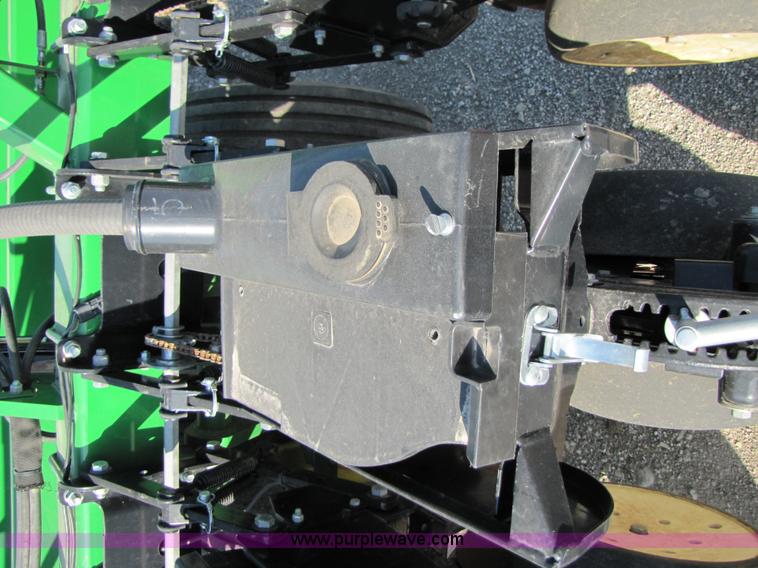 image for item B2000 2006 John Deere DB60 36 row planter