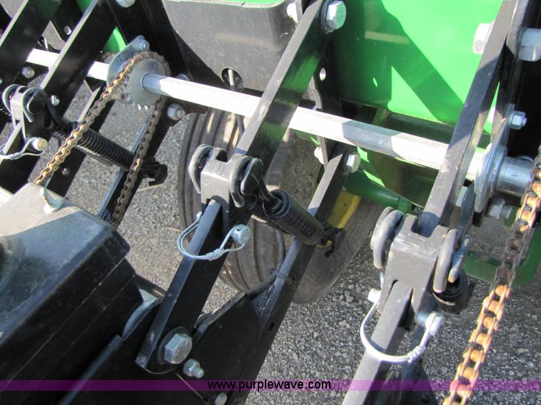 image for item B2000 2006 John Deere DB60 36 row planter