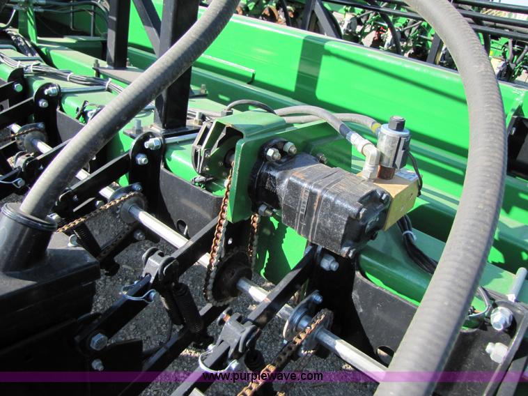 image for item B2000 2006 John Deere DB60 36 row planter