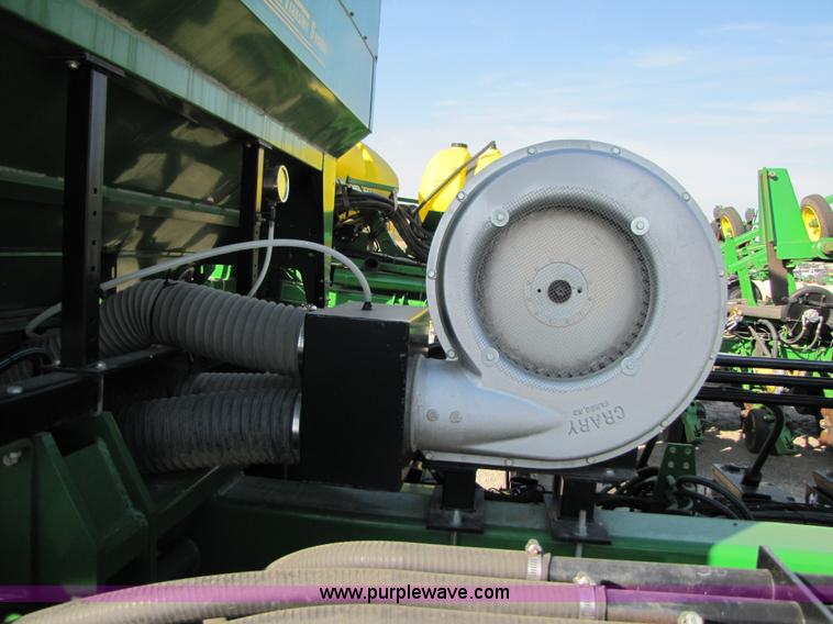 image for item B2000 2006 John Deere DB60 36 row planter