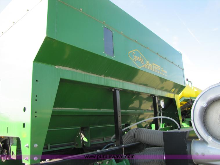 image for item B2000 2006 John Deere DB60 36 row planter