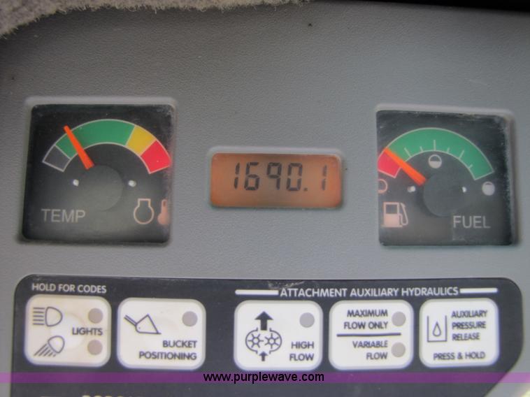 image for item B2006 2003 Bobcat T190 skid steer