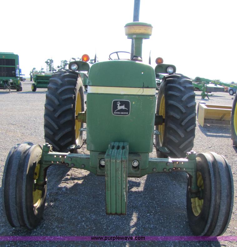 image for item B2016 1977 John Deere 2840 tractor