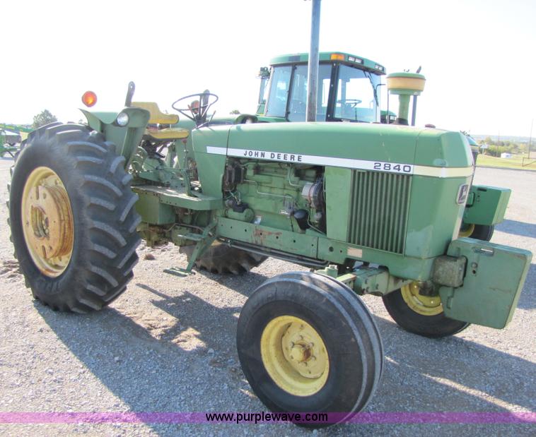 image for item B2016 1977 John Deere 2840 tractor